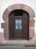 Сен-Жан-Пье-де-Порт - Деревянная входная дверь дома