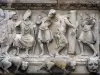 Сен-Жиль - Церковь аббатства Сен-Жиль: скульптуры (резные детали) романского фасада