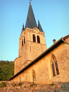 Сен-Sorlin-ан-Bugey - Колокольня церкви Сент-Мари-Мадлен; в Нижнем Буге