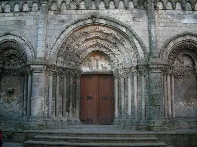 Церковь Пон-л'Аббе-д'Арно