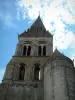 Церковь Сен-Ле-д'Эссерент - Бенедиктинская церковь аббатства и облака в небе