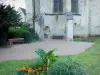 Шатийон-сюр-Сен - Сад у подножия церкви Святого Николая