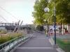 アジャン - Gravier Esplanade du Gravier：グラビアウォーク、街灯、木々と歩道橋