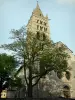 アンブラン - ノートルダム大聖堂、カルヴァリーと木々の正面と鐘楼