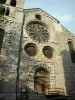 アンブラン - ノートルダムデュレアル大聖堂のファサードとそのバラ窓