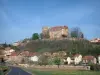 オートロワールの風景 - 村の家を支配するPaulhacの城