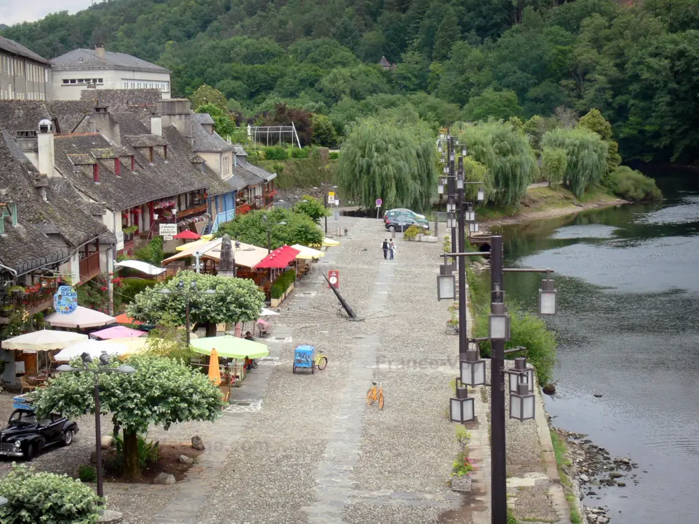 のコレーズ県ガイド - アルジャンタ - Quai Lestourgie、旧市街の家、ドルドーニュ渓谷の水路