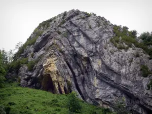 コンスタブルの帽子 - Haut-Jura地域自然公園内のConst of Hatの石灰岩層