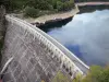 サラン湖のダム