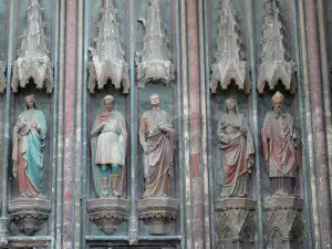 サンカンタン - サンカンタン大聖堂の内部：聖人の像