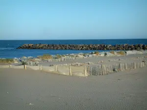 サントマリードラメール - 砂浜のビーチ、海と岩