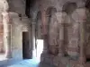 サンピエール教会 - サンピエール教会の内部：ロマネスク様式の礼拝堂