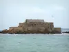 サンマロ - フォートナショナル（要塞）と海