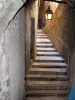 サージョ(曖昧さ回避 - 照明付き街灯に乗り越えられた階段状の路地
