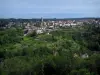 シャトーポサック - Lower Marche（Gartempe valley）の住宅と街の教会の眺め