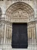 シャルトル - ノートルダム大聖堂：彫刻が施された鼓楼（彫像、彫刻）のあるロイヤルポータル（ゴシック様式建物の西側のファサード）の中央ドア
