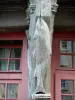 シャルトル - サーモンハウスを飾る木の彫刻