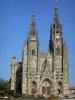 ソーンの聖母大聖堂 - 華やかなゴシック様式のノートルダム大聖堂のファサード
