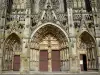ソーンの聖母大聖堂 - 華やかなゴシック様式の聖母聖堂の入り口