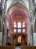 ヌヴェール - Saint-CyrとSainte-Julitte大聖堂の内部：ゴシック様式の身廊と聖歌隊