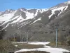 フックスダロス - スキー場のリフト（チェアリフト）スキーリゾート地ヴァルダロス1800年と雪に覆われた山々