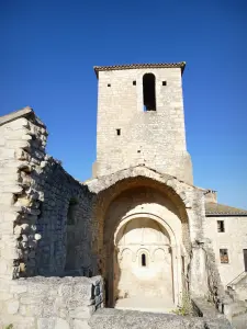ポエトラヴァル - ロマネスク様式の礼拝堂サンジャンデコマンデュール、旧礼拝堂の城跡