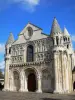 ポワティエ - ノートルダムラグランドロマネスク様式の教会とその彫刻のファサード