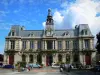ポワティエ - 市庁舎とPlace duMaréchal-Leclercのファサード
