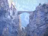 ポンデュシャトレ - 二つの岩の間を橋渡しする。ウバイの谷