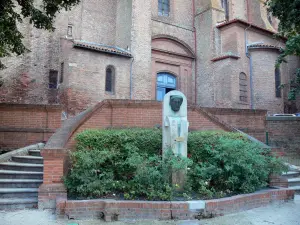 モントーバン - 正方形のピカールと教会サンジャックのブーデルの青銅