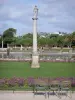 ルクセンブルク庭園 - 中央盆地を見下ろすDavid Goliathの勝者の像