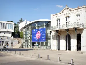 ロマン=シュル=イゼール - Cordeliers Theatreのファサード