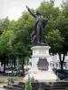 ロンルソーニエ - Rouget de Lisleと木の像