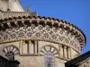克莱蒙费朗 - 罗马式大教堂Notre-Dame-du-Port的床边装饰着马赛克