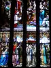 克莱蒙费朗 - 哥特式大教堂Notre-Dame-de-l'Assomption的内部：彩色玻璃窗