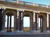 凡尔赛宫公园 - 大特里亚农的柱子和拱廊