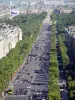 凯旋门 - 从凯旋门（Arc de Triomphe）的露台上可以看到香榭丽舍大街（Avenue des Champs-Elysées）和卢浮宫（Louvre Palace）