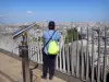 凯旋门 - 游客可以从全景露台欣赏巴黎和蒙马特山的景色