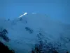 勃朗峰 - 从夏蒙尼山谷（Chamonix valley）可以看到勃朗峰（Mont Blanc）山丘