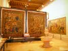 博纳的收容所 - 圣路易斯房间的喷泉和挂毯