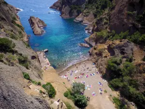 卡兰克斯国家公园 - Figuerolles的calanque海滩的鸟瞰图