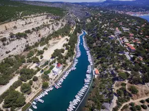 卡兰克斯国家公园 - Port-Miou海湾及其周围环境的鸟瞰图