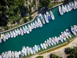 卡兰克斯国家公园 - 从天空看到的港口-米欧和它的船