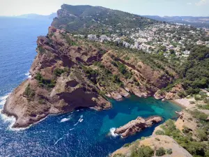 卡兰克斯国家公园 - Figuerolles的calanque鸟瞰图