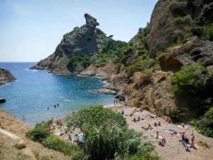 卡兰克斯国家公园 - Figuerolles的Calanque，Capuchin rock和夏季居民的海滩