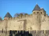 卡尔卡松 - 中世纪城市的塔和城墙