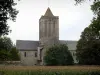 卢塞恩修道院 - 修道院教堂和它的钟楼，玉米田和树木