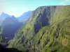 团圆的风景 - 留尼旺国家公园：Mafate cirque的鸟瞰图