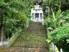 团圆的风景 - 我们的卢尔德圣母教堂，圣贝诺瓦，其楼梯两旁种植着植被