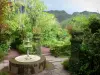 团圆的风景 - Folio房子的花园，在Hell-Bourg，在Salazie的马戏团：绿色环境中的Three Graces喷泉